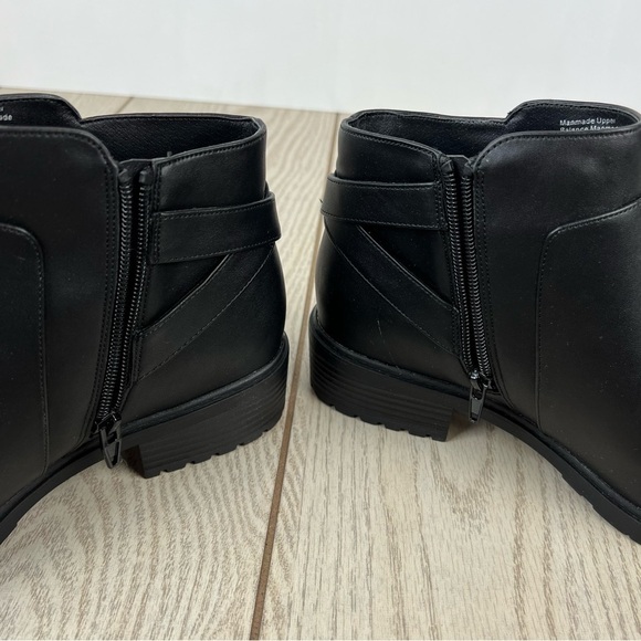 Giani Bernini Brennin Buckled Ankle Booties 10 Black Faux Leather $100 - Picture 7 of 11